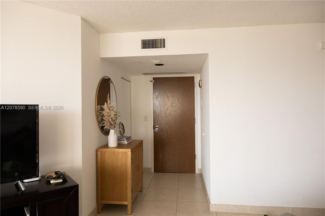 En Venta: $480,000 (2 camas, 2 baños, 1300 Pies cuadrados)