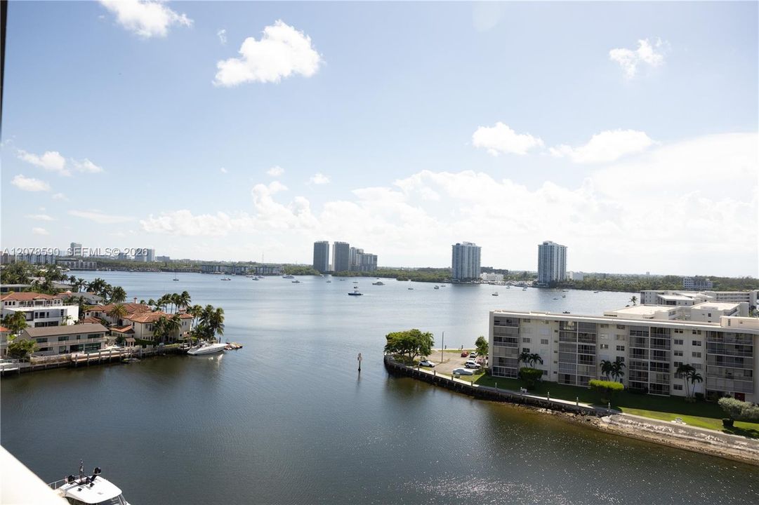 En Venta: $480,000 (2 camas, 2 baños, 1300 Pies cuadrados)
