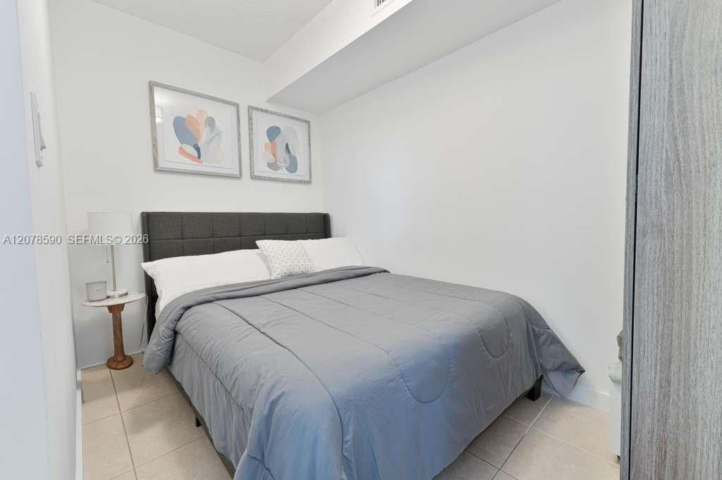 En Venta: $480,000 (2 camas, 2 baños, 1300 Pies cuadrados)