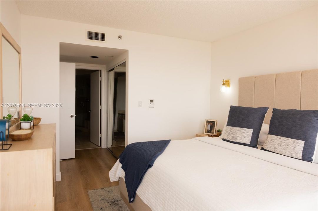 En Venta: $480,000 (2 camas, 2 baños, 1300 Pies cuadrados)