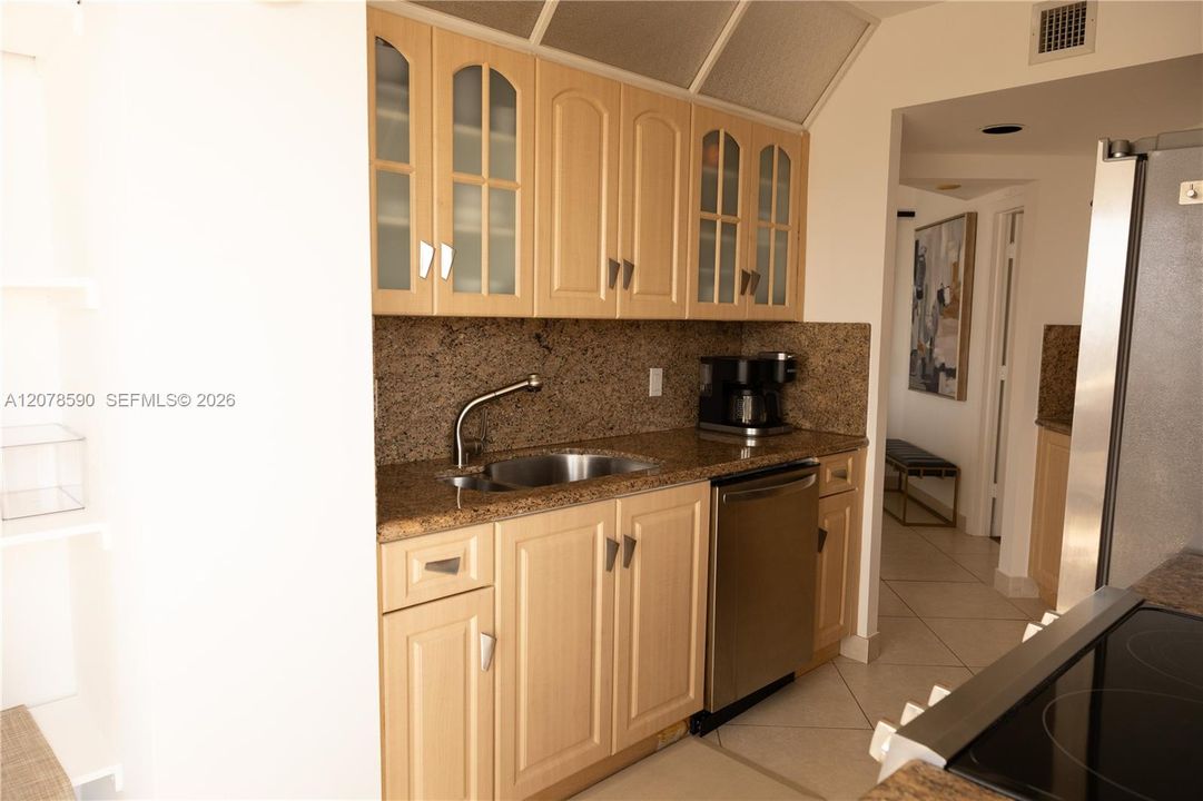 En Venta: $480,000 (2 camas, 2 baños, 1300 Pies cuadrados)