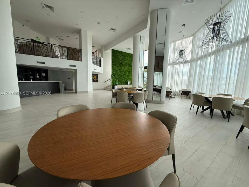 En Venta: $480,000 (2 camas, 2 baños, 1300 Pies cuadrados)