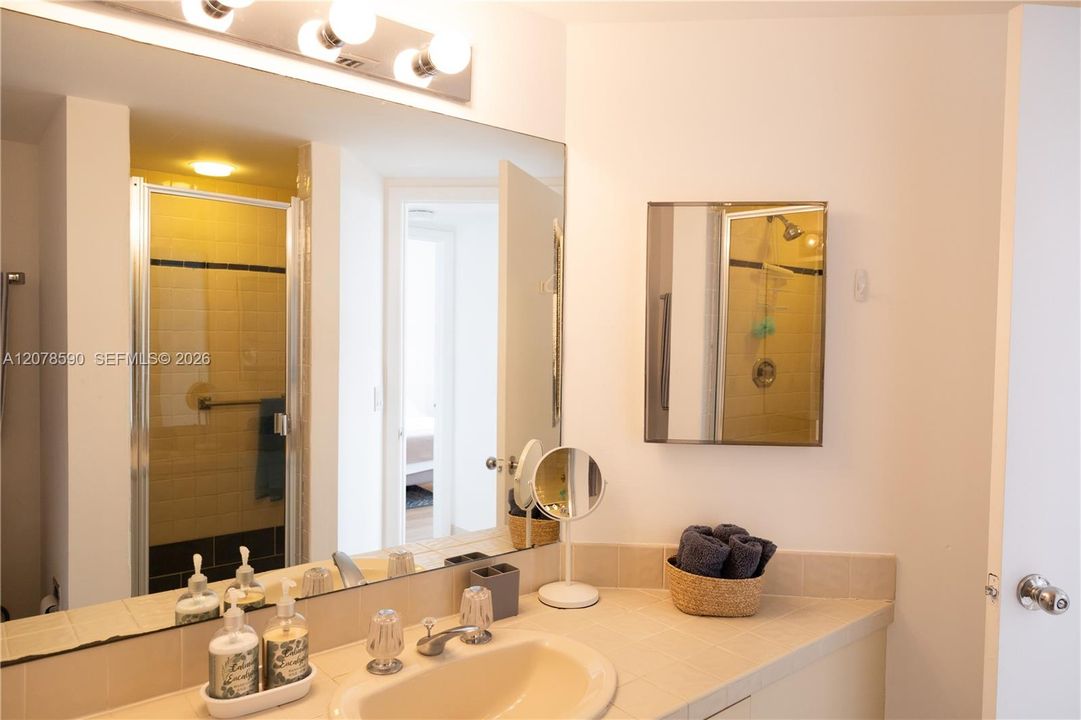 En Venta: $480,000 (2 camas, 2 baños, 1300 Pies cuadrados)