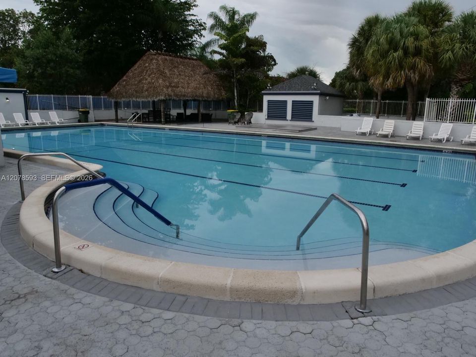 For Rent: $2,300 (2 beds, 2 baths, 868 Square Feet)