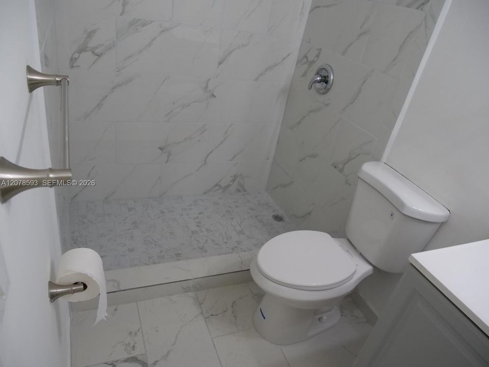 For Rent: $2,300 (2 beds, 2 baths, 868 Square Feet)
