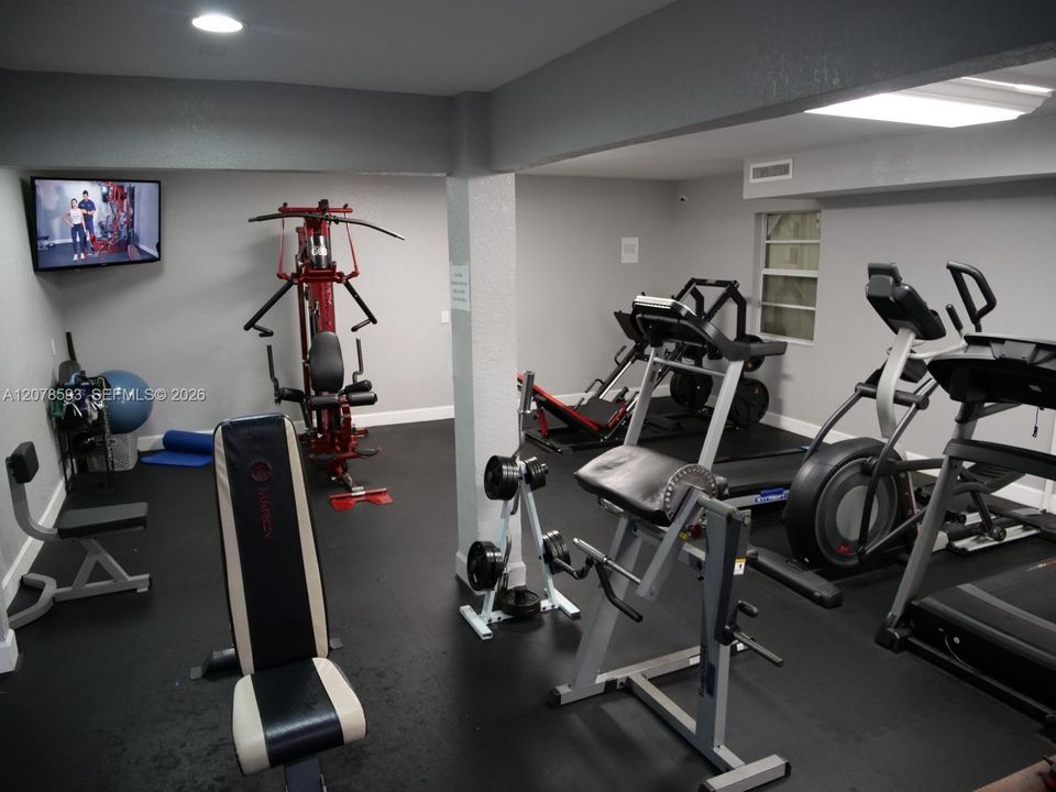 For Rent: $2,300 (2 beds, 2 baths, 868 Square Feet)