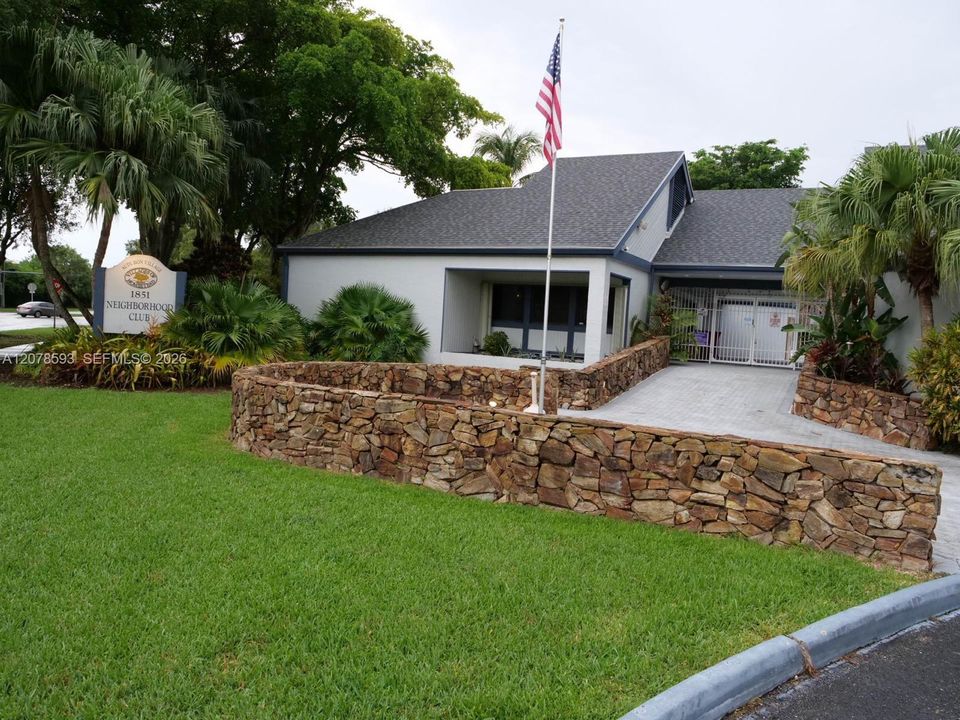 For Rent: $2,300 (2 beds, 2 baths, 868 Square Feet)
