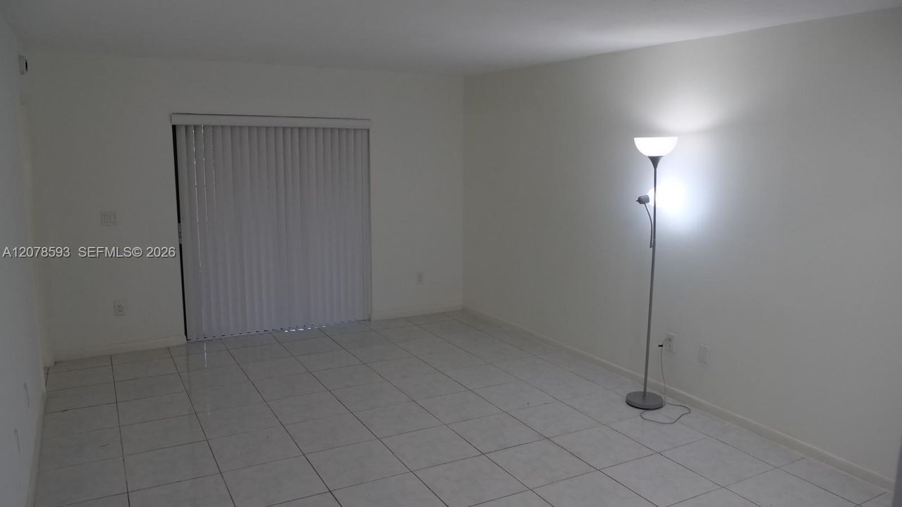 For Rent: $2,300 (2 beds, 2 baths, 868 Square Feet)