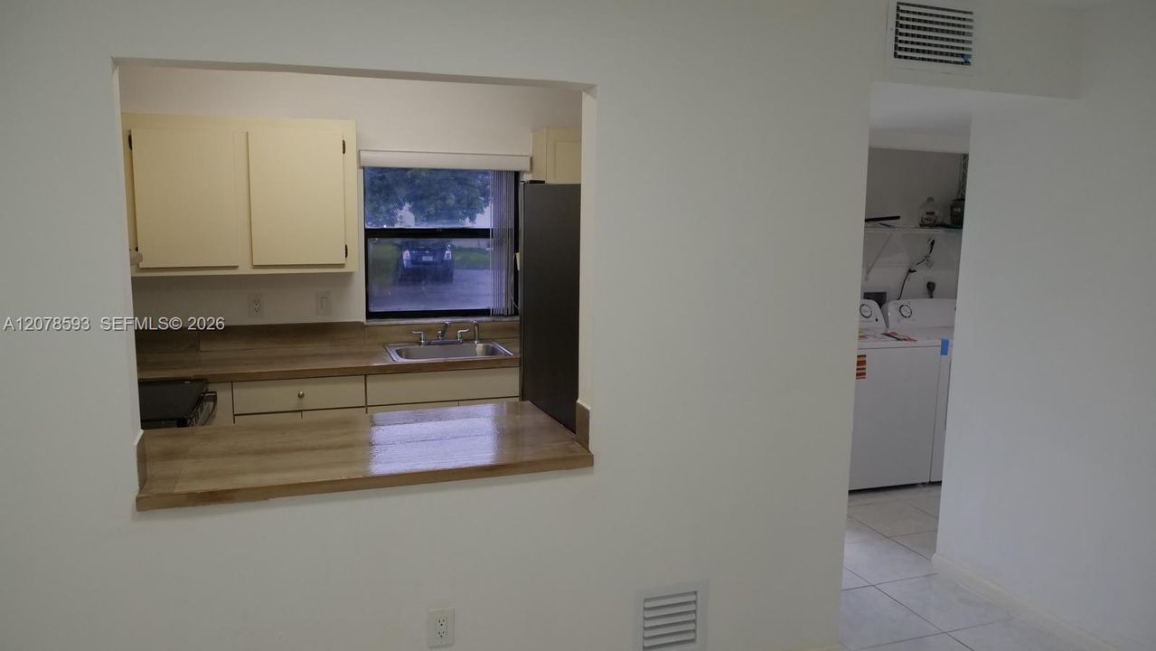 For Rent: $2,300 (2 beds, 2 baths, 868 Square Feet)