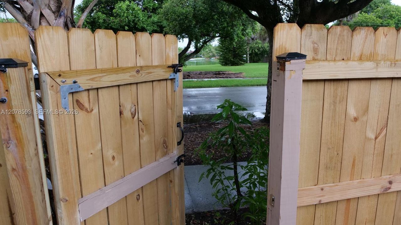 For Rent: $2,300 (2 beds, 2 baths, 868 Square Feet)