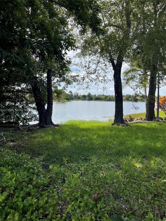 For Rent: $2,300 (2 beds, 2 baths, 868 Square Feet)