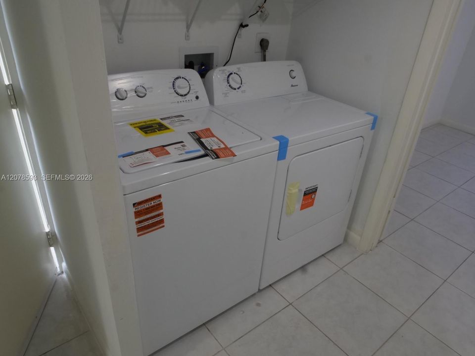 For Rent: $2,300 (2 beds, 2 baths, 868 Square Feet)