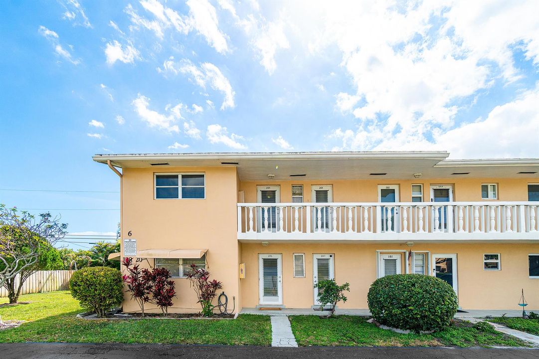 108 20th Ave NE #201 Boynton Fl 33435