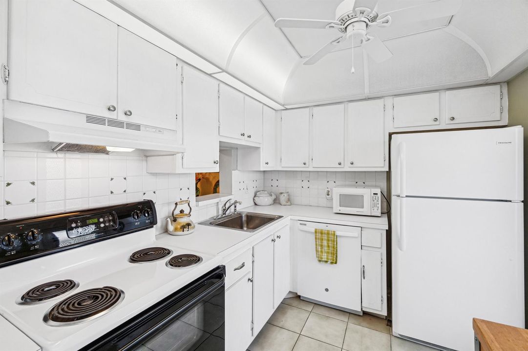 108 20th Ave NE #201 Boynton Fl 33435