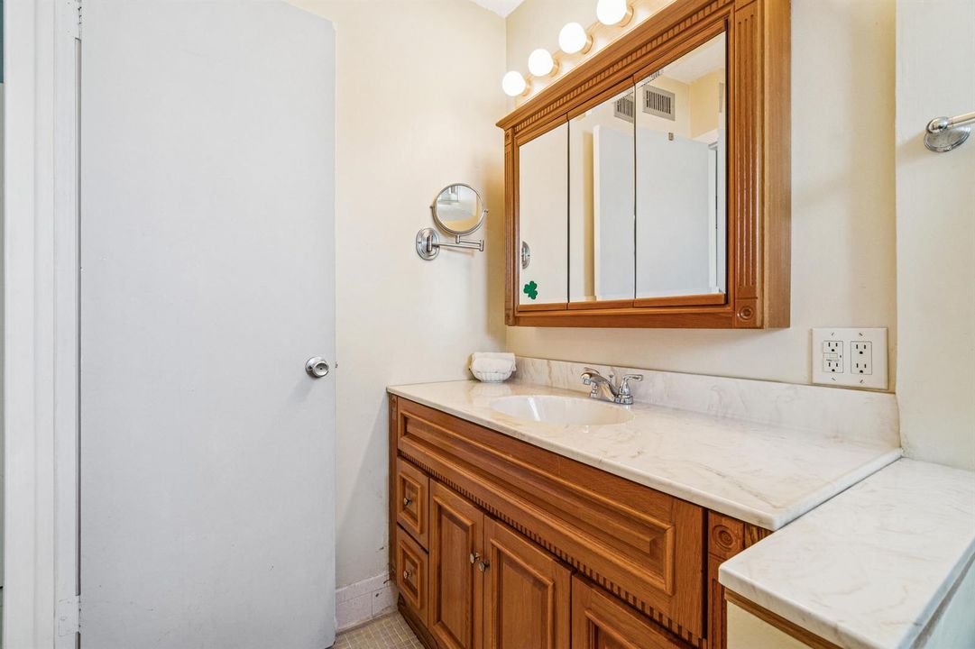 108 20th Ave NE #201 Boynton Fl 33435