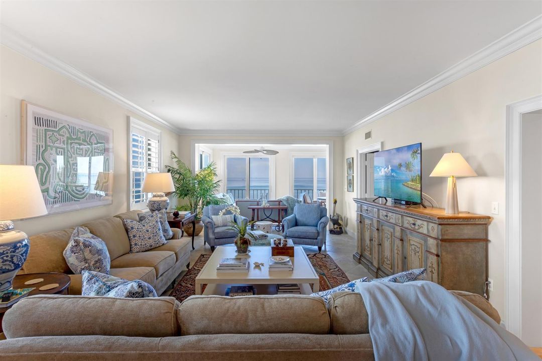 LIVING_ROOM_STRAIGHT-2