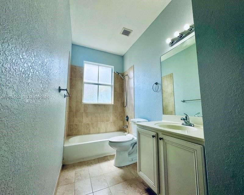 En Renta: $3,700 (4 camas, 3 baños, 1912 Pies cuadrados)