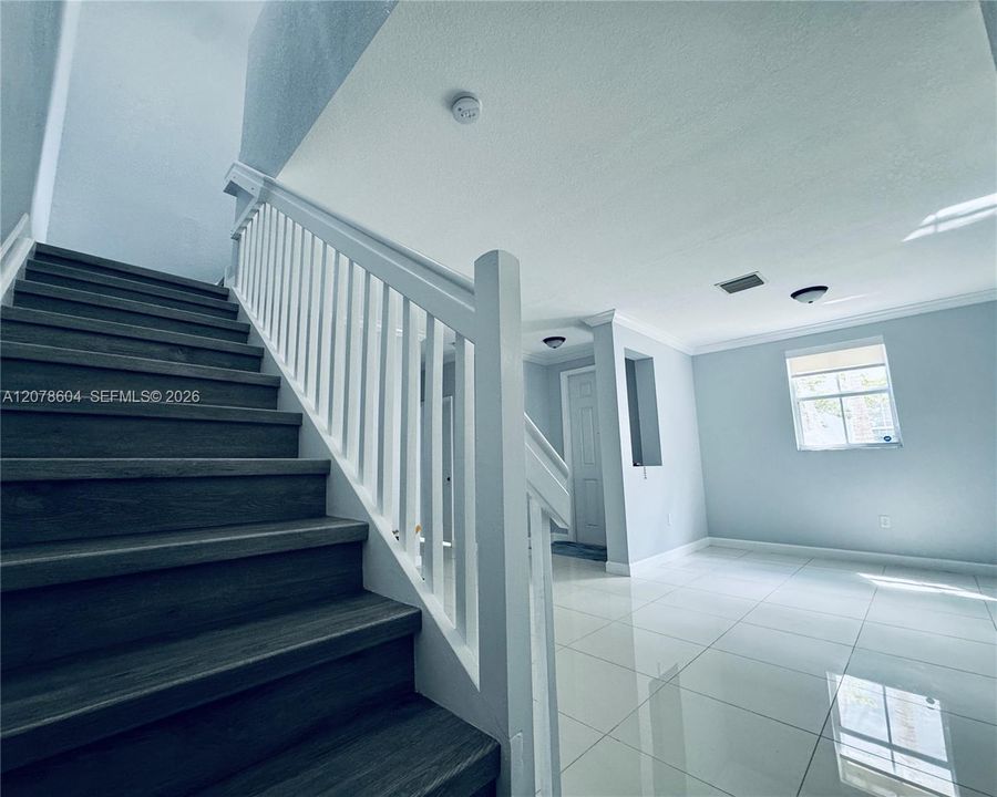 En Renta: $3,700 (4 camas, 3 baños, 1912 Pies cuadrados)