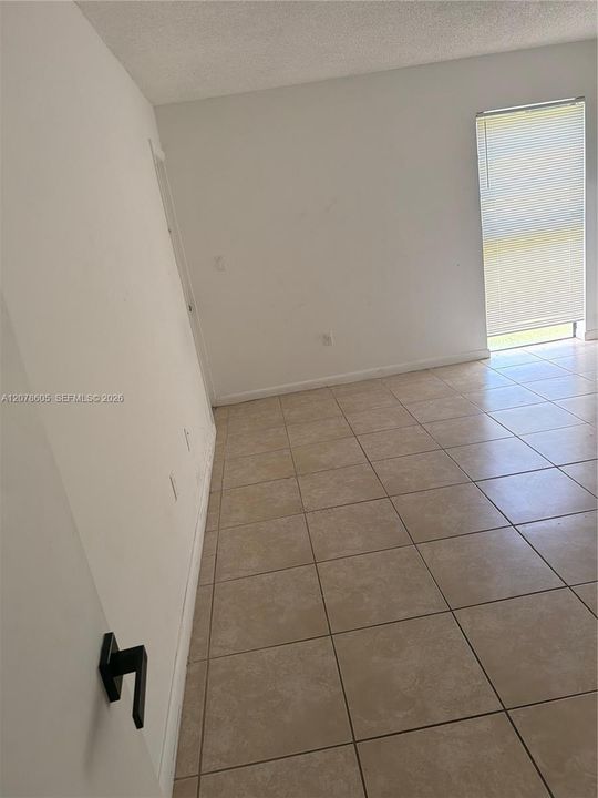 For Rent: $1,800 (2 beds, 1 baths, 860 Square Feet)