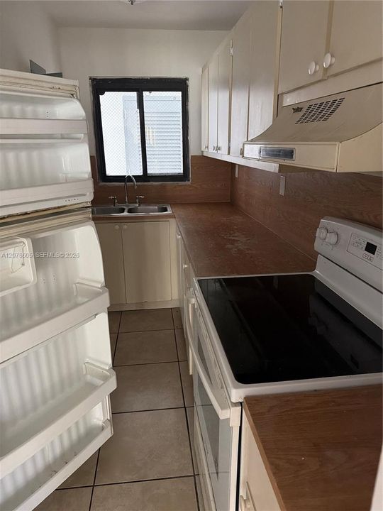 For Rent: $1,800 (2 beds, 1 baths, 860 Square Feet)