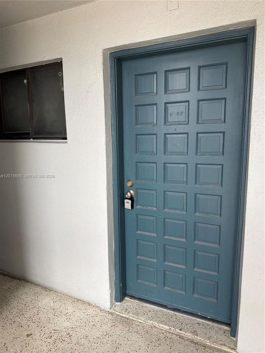 For Rent: $1,800 (2 beds, 1 baths, 860 Square Feet)