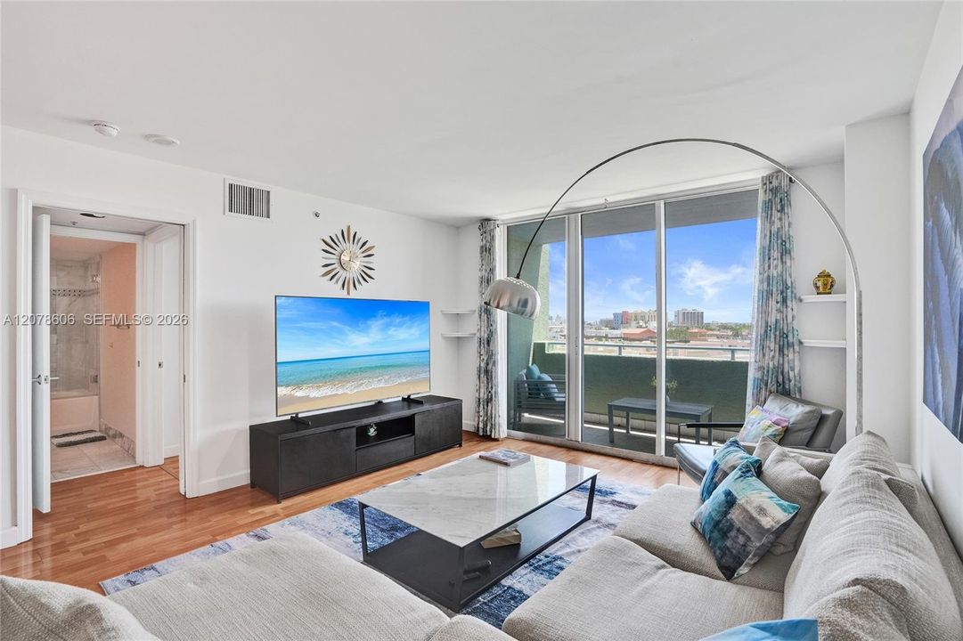For Rent: $4,500 (1 beds, 1 baths, 740 Square Feet)