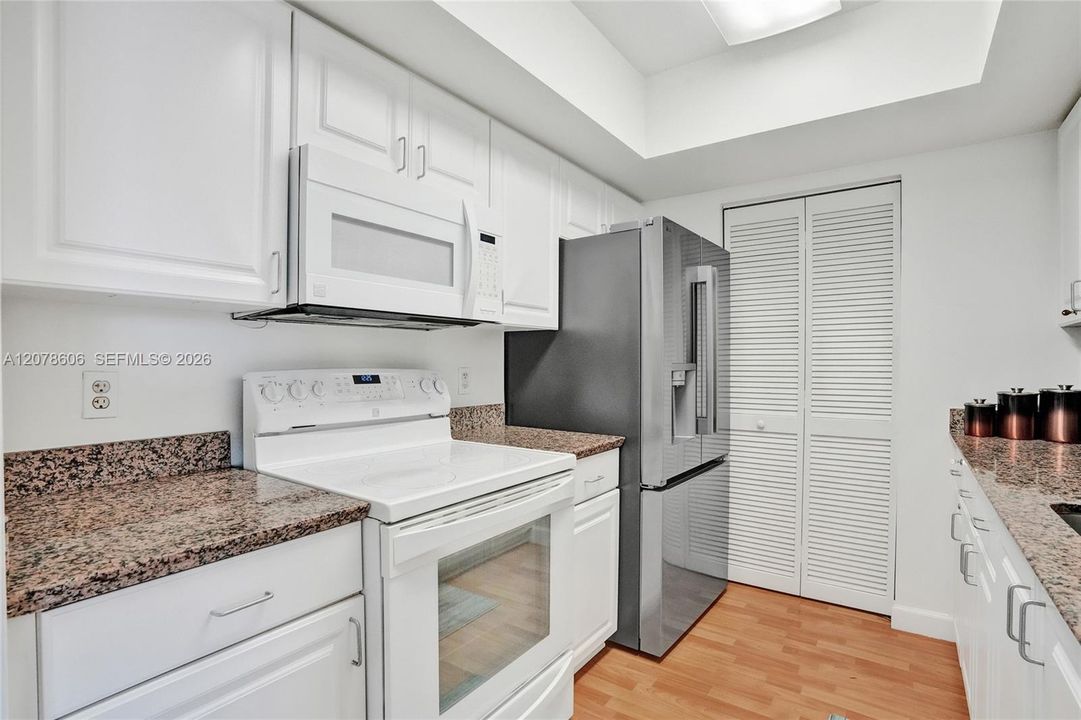 For Rent: $4,500 (1 beds, 1 baths, 740 Square Feet)