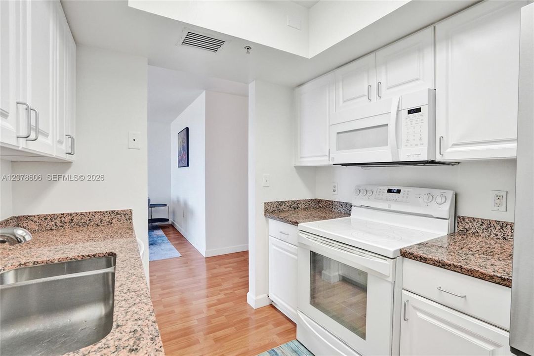 For Rent: $4,500 (1 beds, 1 baths, 740 Square Feet)