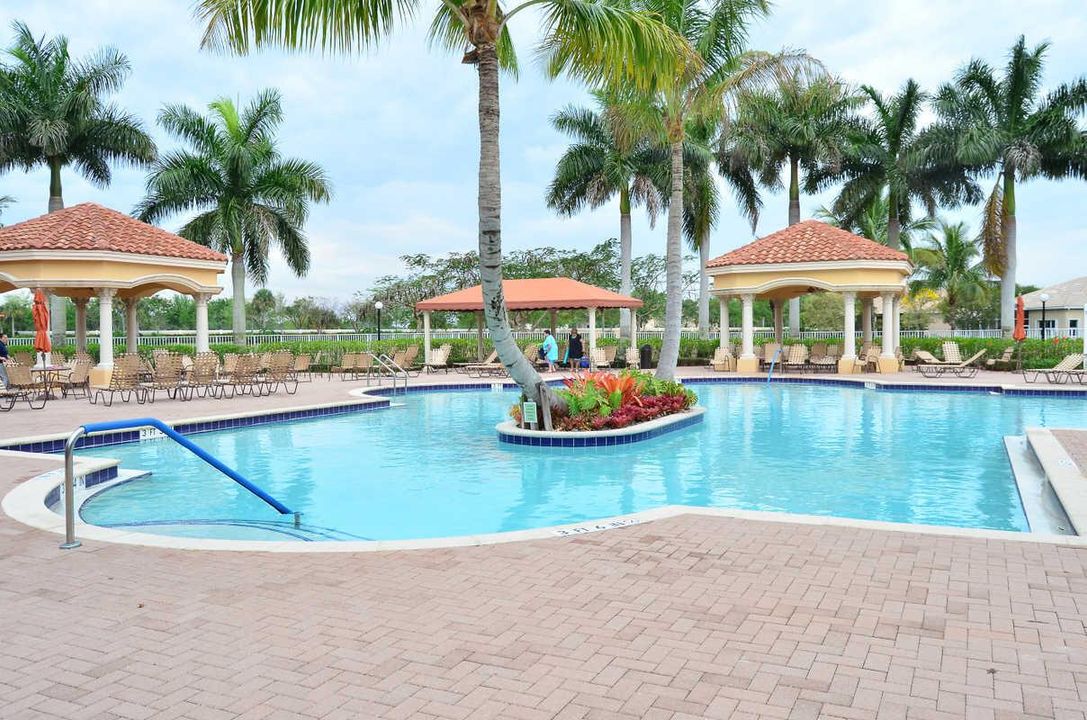 villaggio pool2