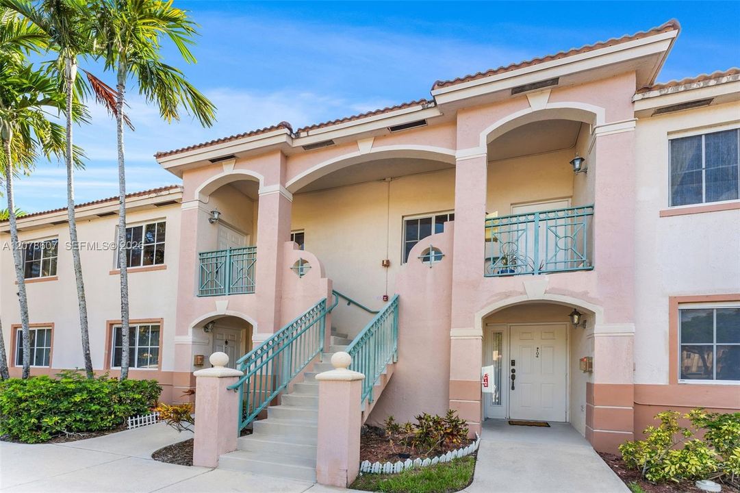 For Rent: $2,250 (2 beds, 2 baths, 822 Square Feet)