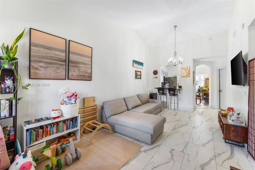 For Rent: $2,250 (2 beds, 2 baths, 822 Square Feet)