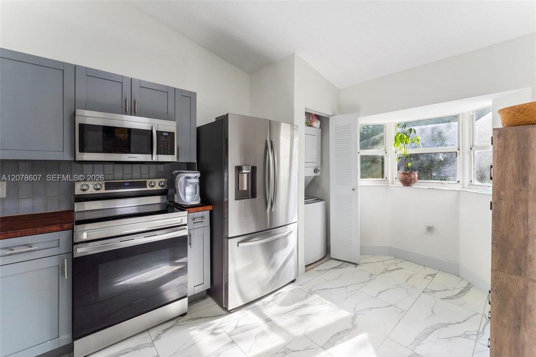 For Rent: $2,250 (2 beds, 2 baths, 822 Square Feet)