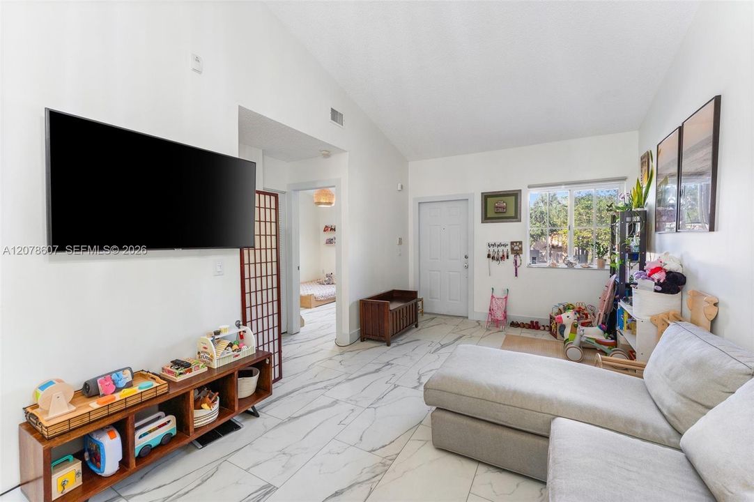 For Rent: $2,250 (2 beds, 2 baths, 822 Square Feet)
