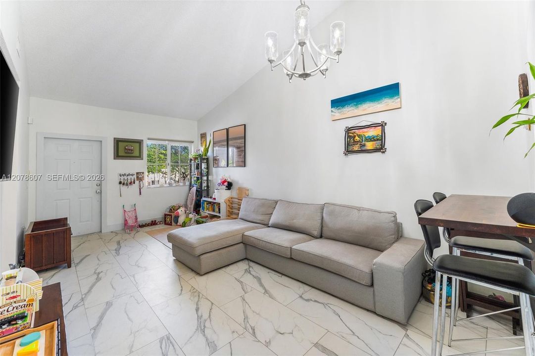 For Rent: $2,250 (2 beds, 2 baths, 822 Square Feet)