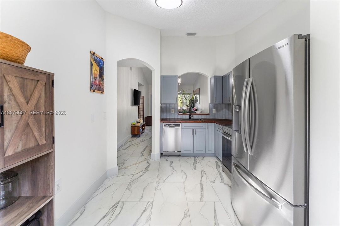 For Rent: $2,250 (2 beds, 2 baths, 822 Square Feet)