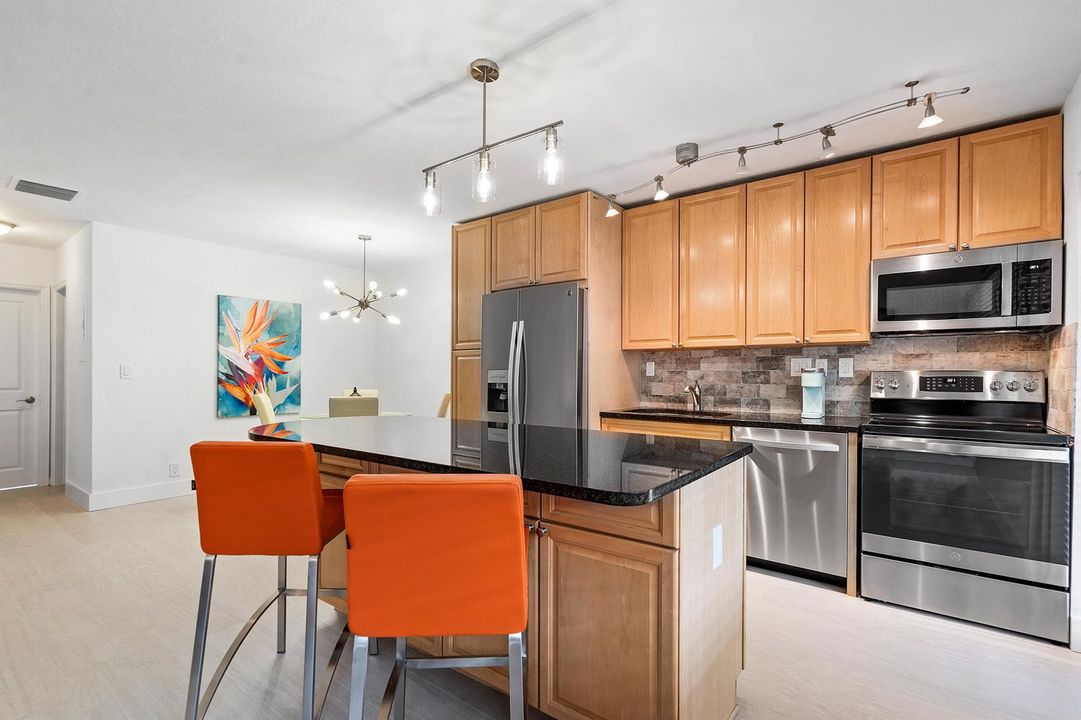 2881 NE 32nd 220