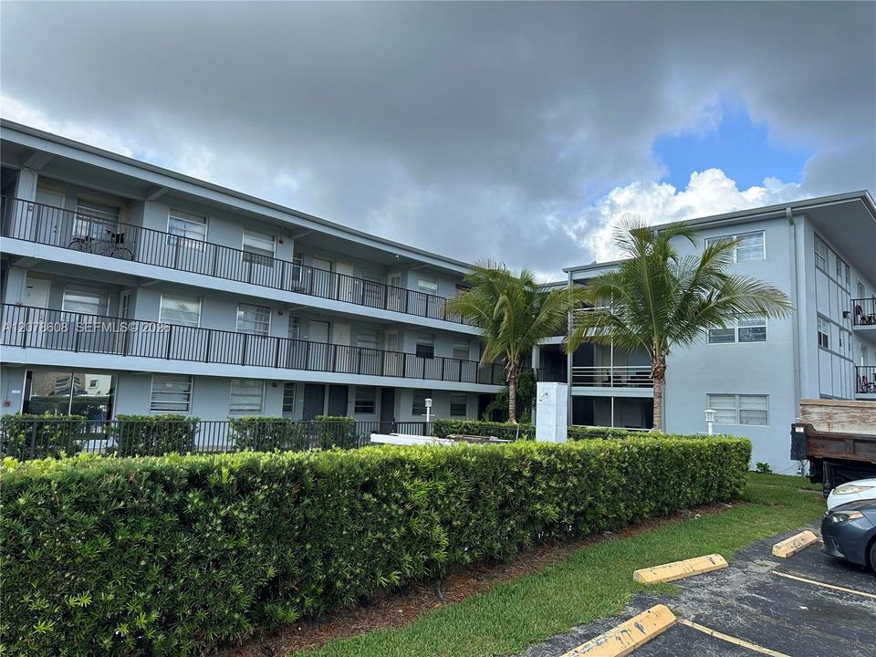For Rent: $1,600 (1 beds, 1 baths, 658 Square Feet)