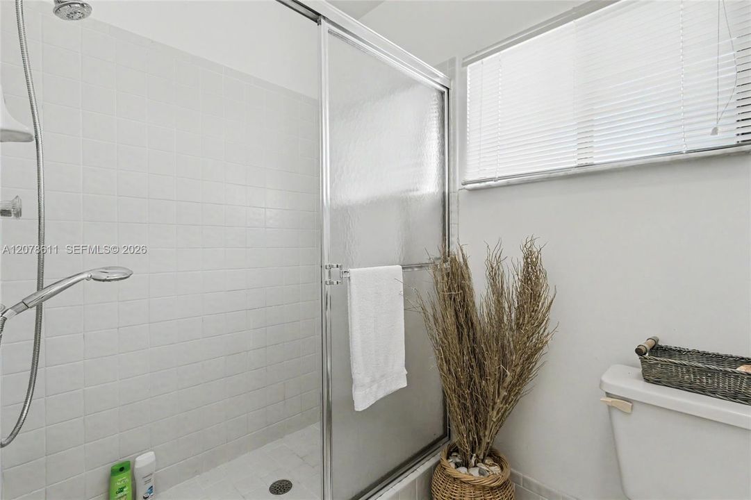 На продажу: $335,000 (2 спален, 2 ванн, 1241 Квадратных фут)