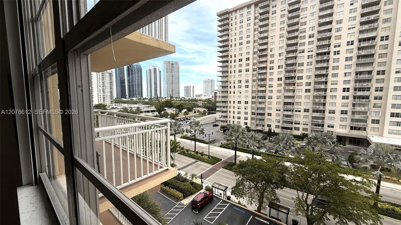 For Rent: $2,850 (2 beds, 2 baths, 1087 Square Feet)