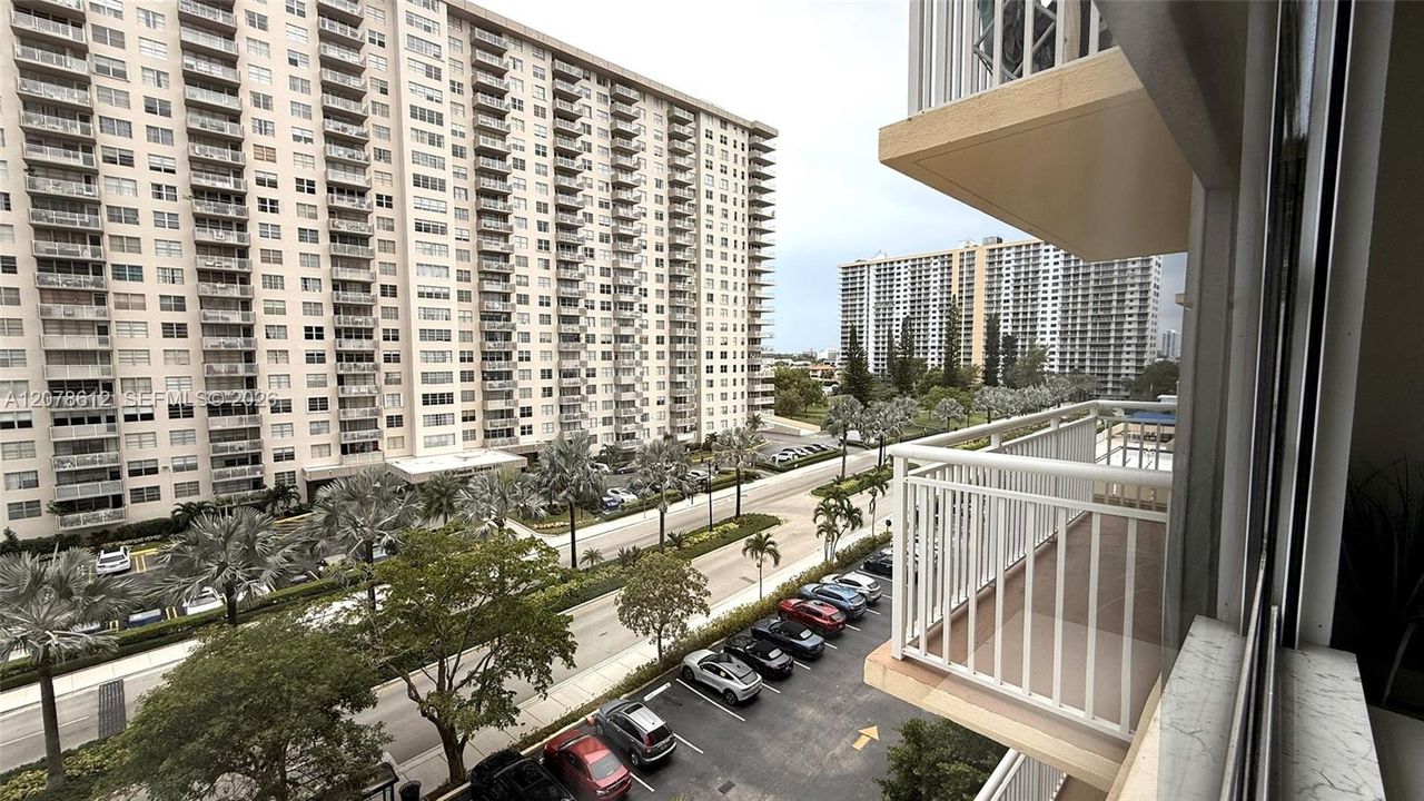 For Rent: $2,850 (2 beds, 2 baths, 1087 Square Feet)