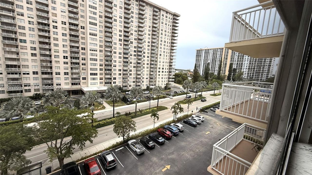 For Rent: $2,850 (2 beds, 2 baths, 1087 Square Feet)