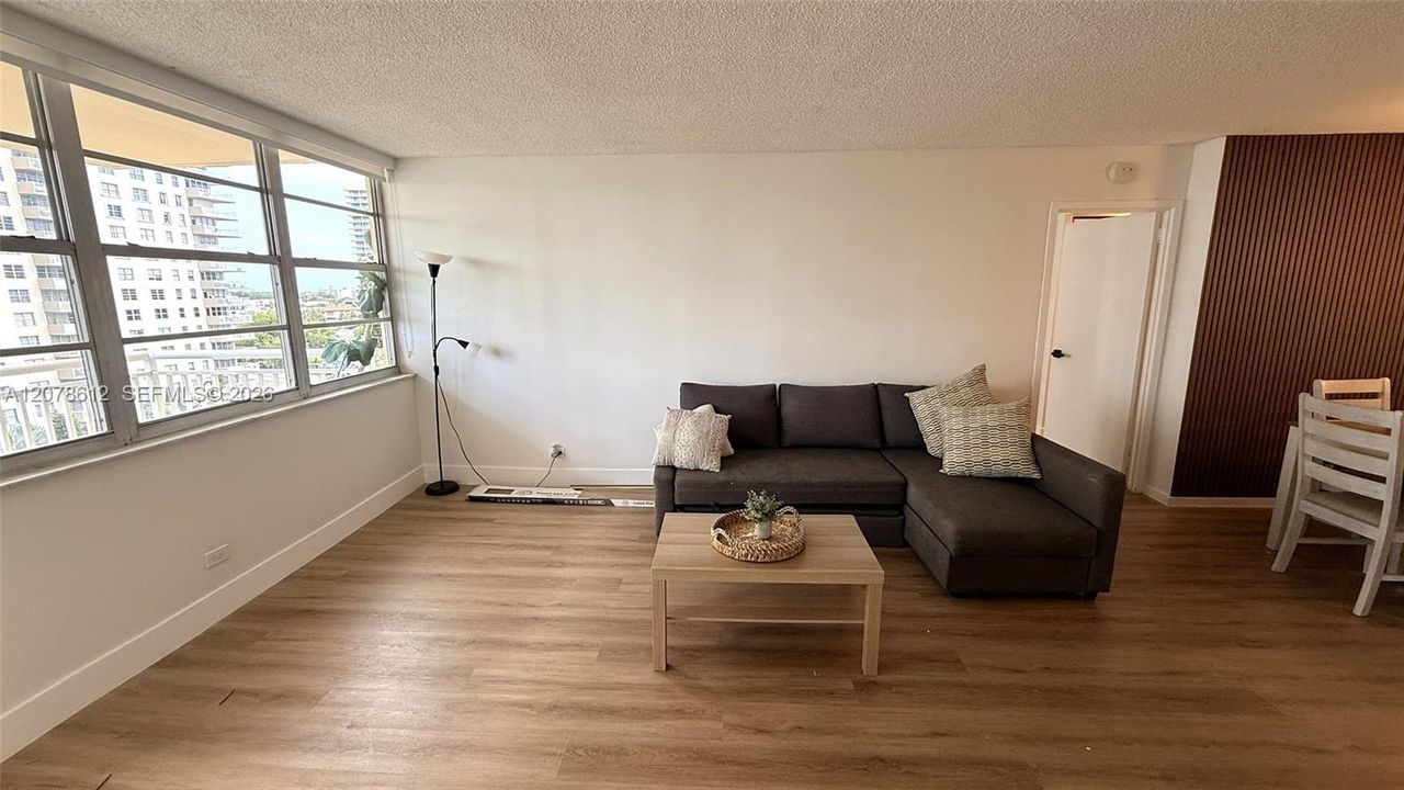 For Rent: $2,850 (2 beds, 2 baths, 1087 Square Feet)