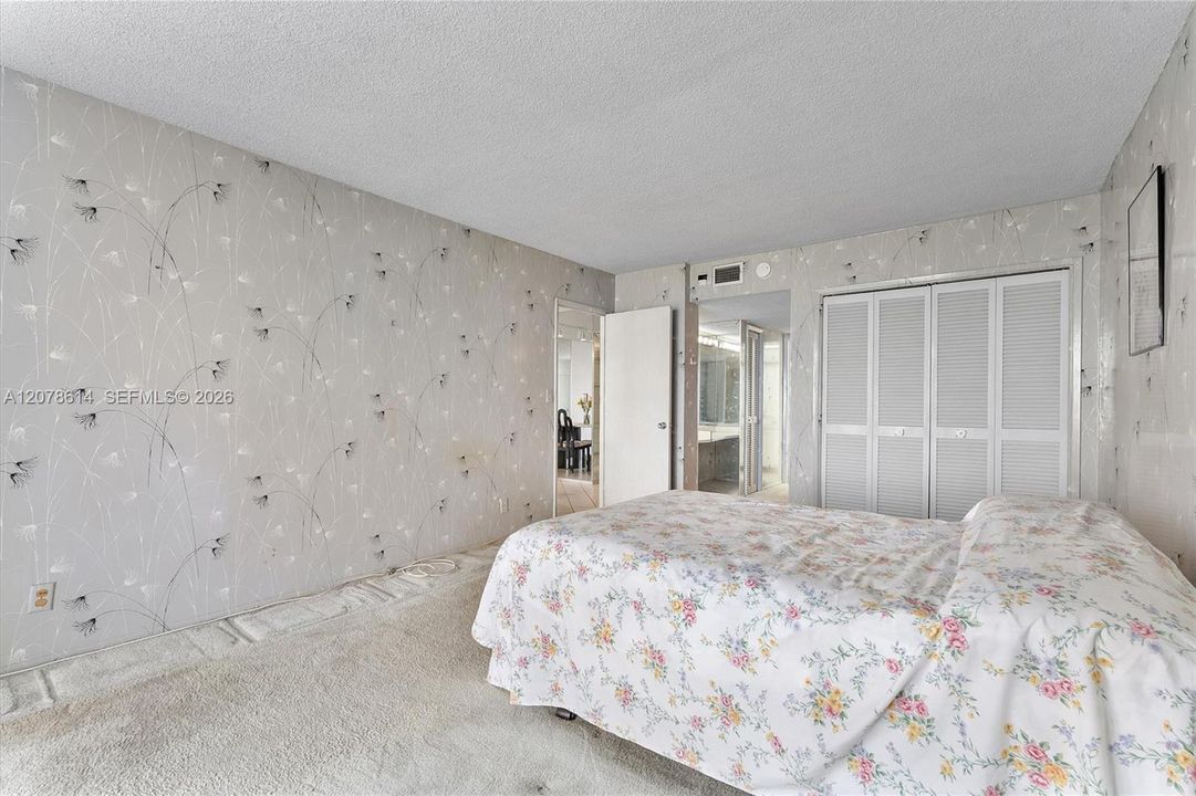 Active With Contract: $100,000 (1 beds, 1 baths, 852 Square Feet)
