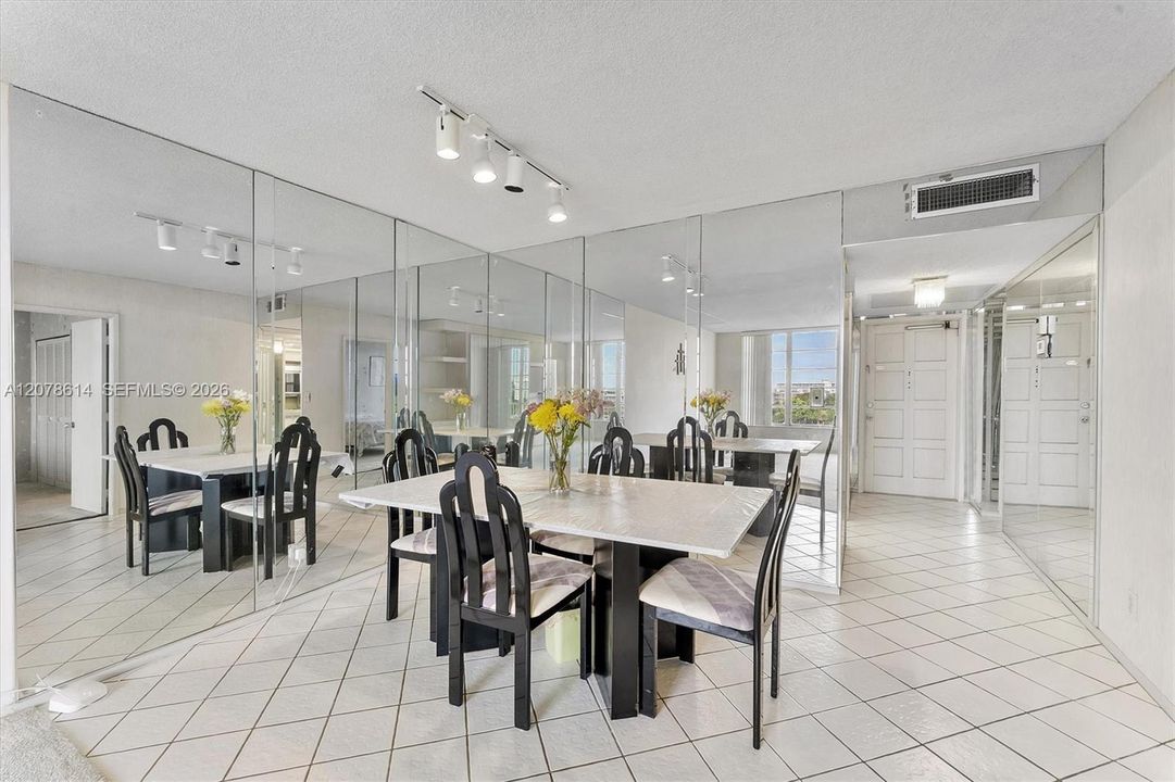 Active With Contract: $100,000 (1 beds, 1 baths, 852 Square Feet)