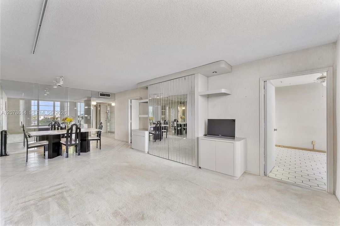Active With Contract: $100,000 (1 beds, 1 baths, 852 Square Feet)