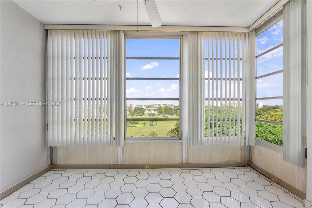 Active With Contract: $100,000 (1 beds, 1 baths, 852 Square Feet)