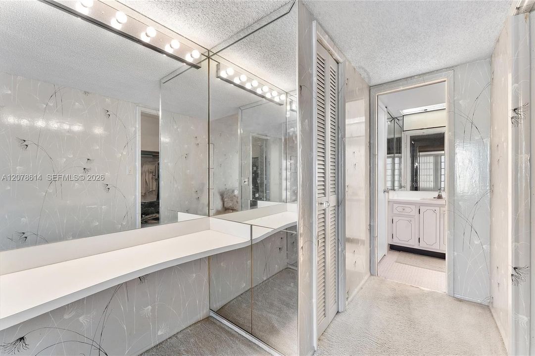 Active With Contract: $100,000 (1 beds, 1 baths, 852 Square Feet)