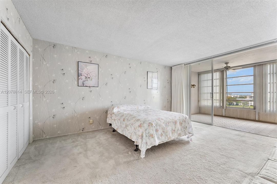 Active With Contract: $100,000 (1 beds, 1 baths, 852 Square Feet)