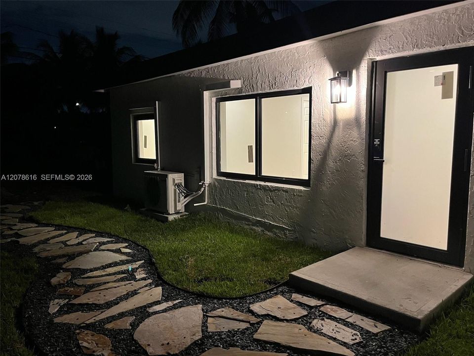 For Rent: $1,975 (1 beds, 1 baths, 535 Square Feet)