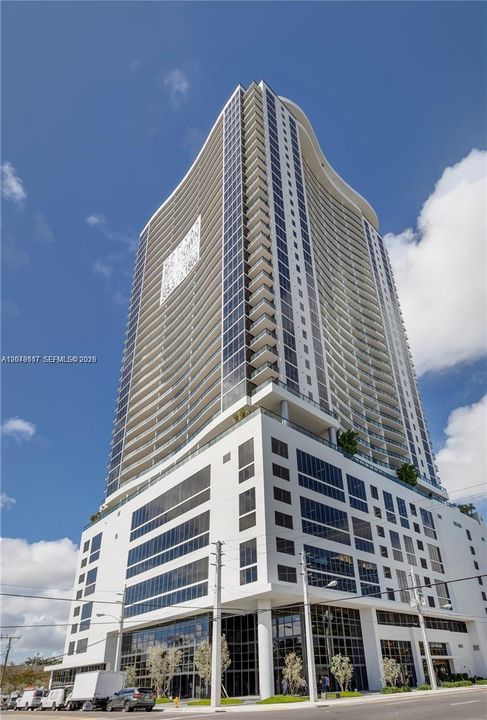 For Rent: $2,500 (0 beds, 1 baths, 580 Square Feet)
